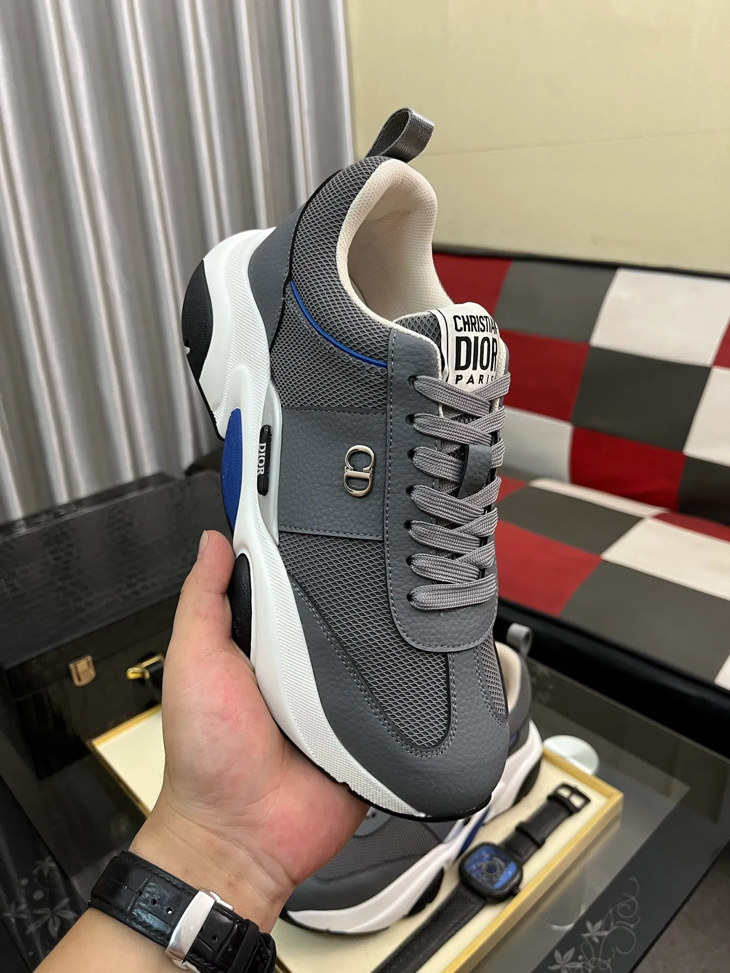 Men's men's shoes💰458⌚️⌚️Dior original quality.~ Unique modern style sneakers. 🏃A must-have casual shoe for trendy men😍😍 Original brand imported from Italy, imported original leather, sheep lining (refuses to discolor and grind feet) Sole: Original sole provided by the original factory, French lazy style design ⚠️Fit to the feet, original quality, super comfortable original sole. Just like shooting the real thing🎬The real thing is better, code number: 38-444⃣️colors available